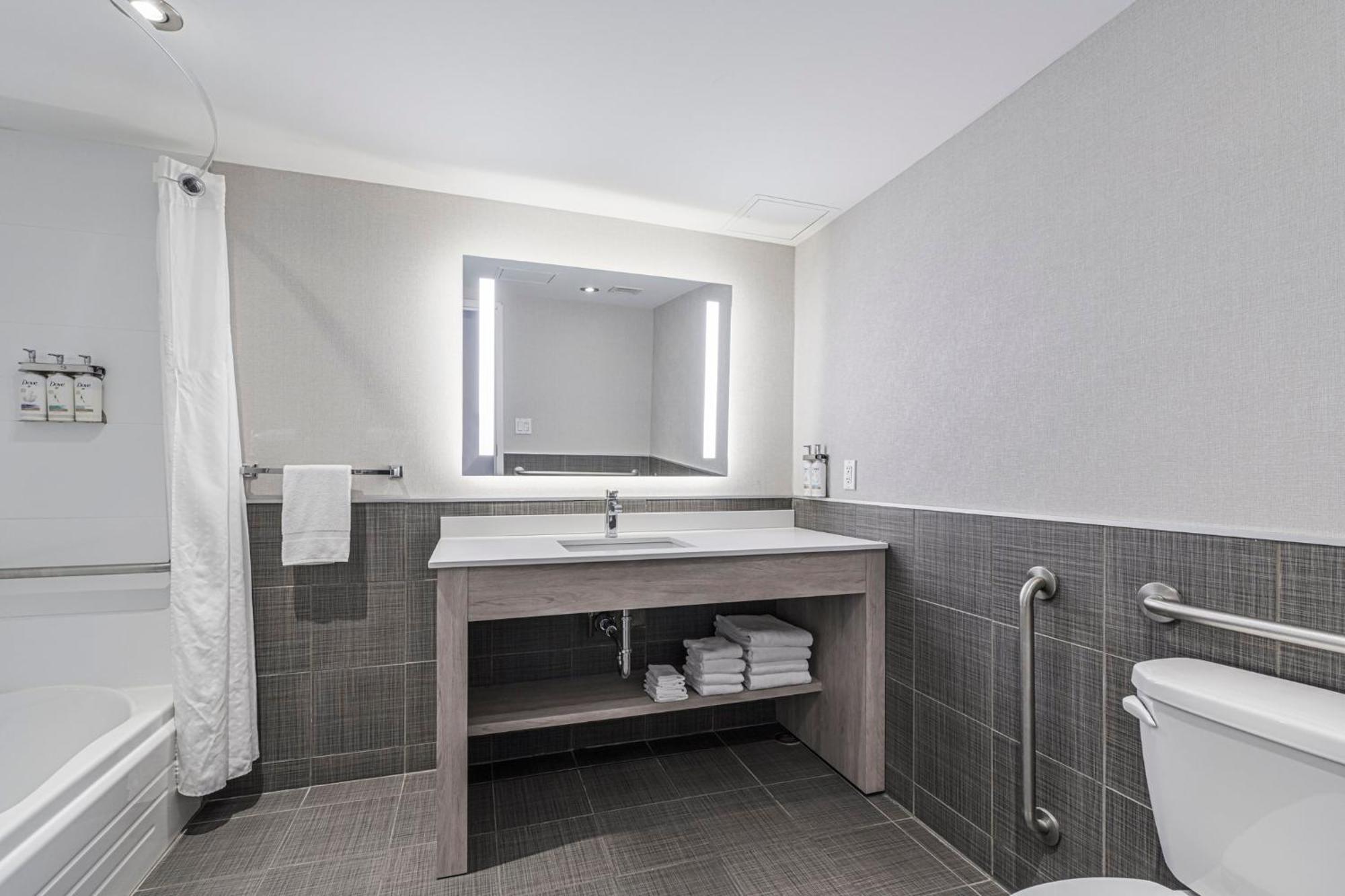 Holiday Inn Express Hotel & Suites Saint - Hyacinthe By Ihg Eksteriør bilde
