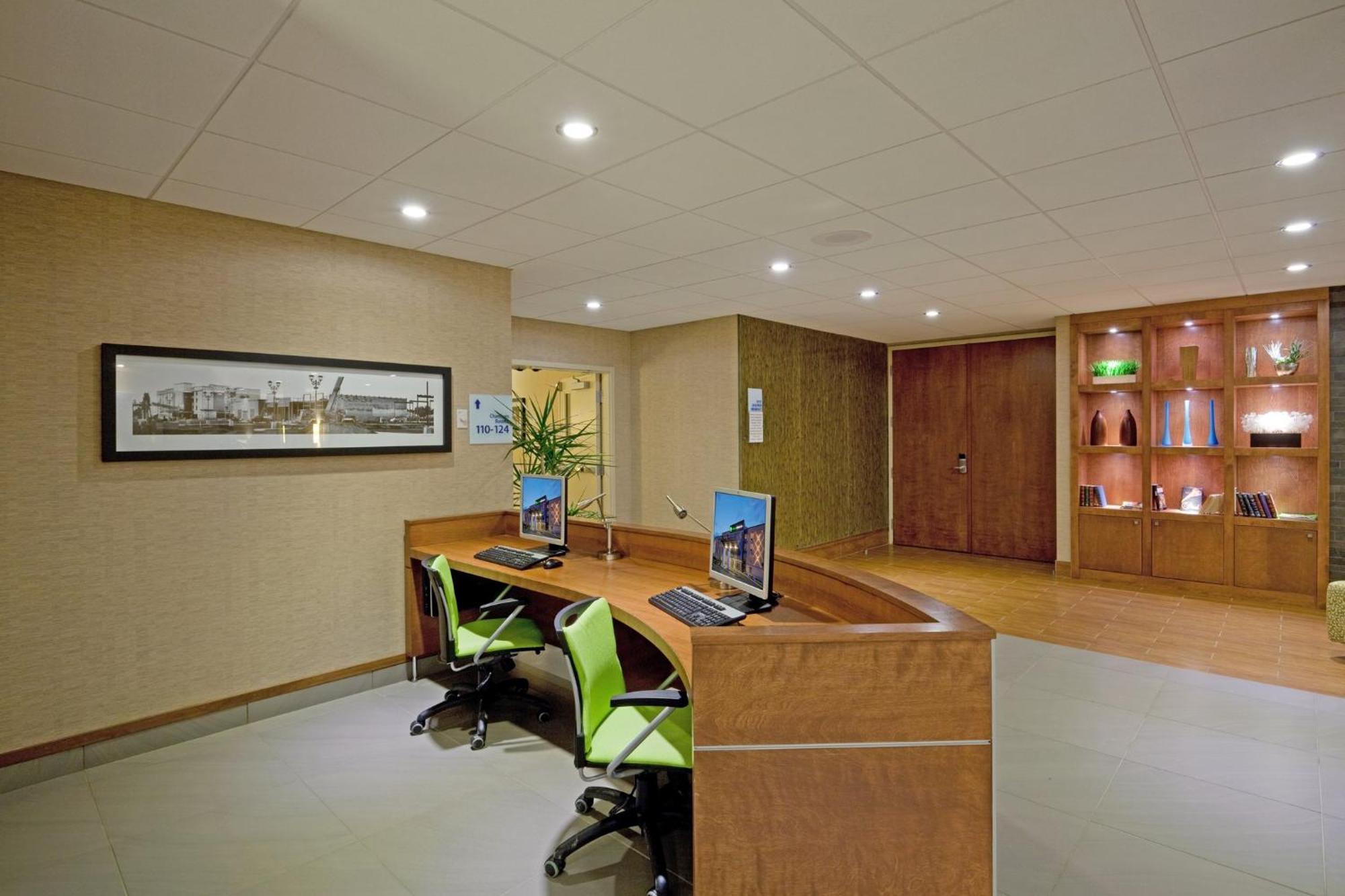 Holiday Inn Express Hotel & Suites Saint - Hyacinthe By Ihg Eksteriør bilde